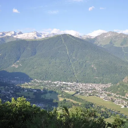 Idealement Situe, T2 Au 1er Etage, Parking, Cave, Ascenseur * Bagnères-de-Luchon