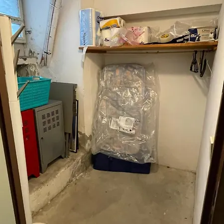 Idealement Situe, T2 Au 1er Etage, Parking, Cave, Ascenseur *