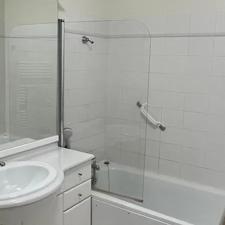 Idealement Situe, T2 Au 1er Etage, Parking, Cave, Ascenseur * Bagnères-de-Luchon