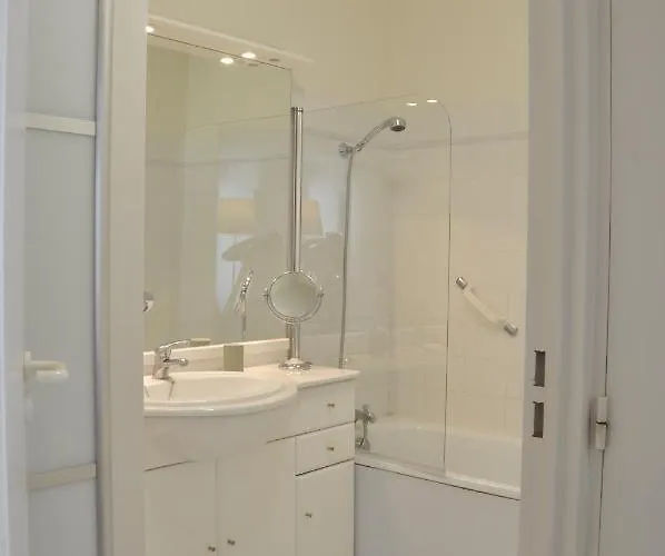 Appartement Au pied des télécabines, T2 avec parking , ascenseur et local à ski *