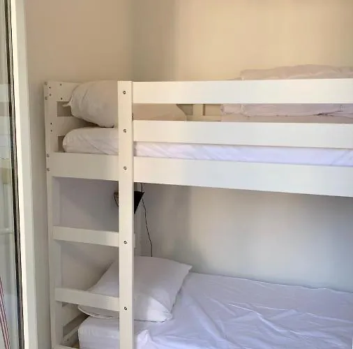 Au pied des télécabines, T2 avec parking , ascenseur et local à ski Appartement *